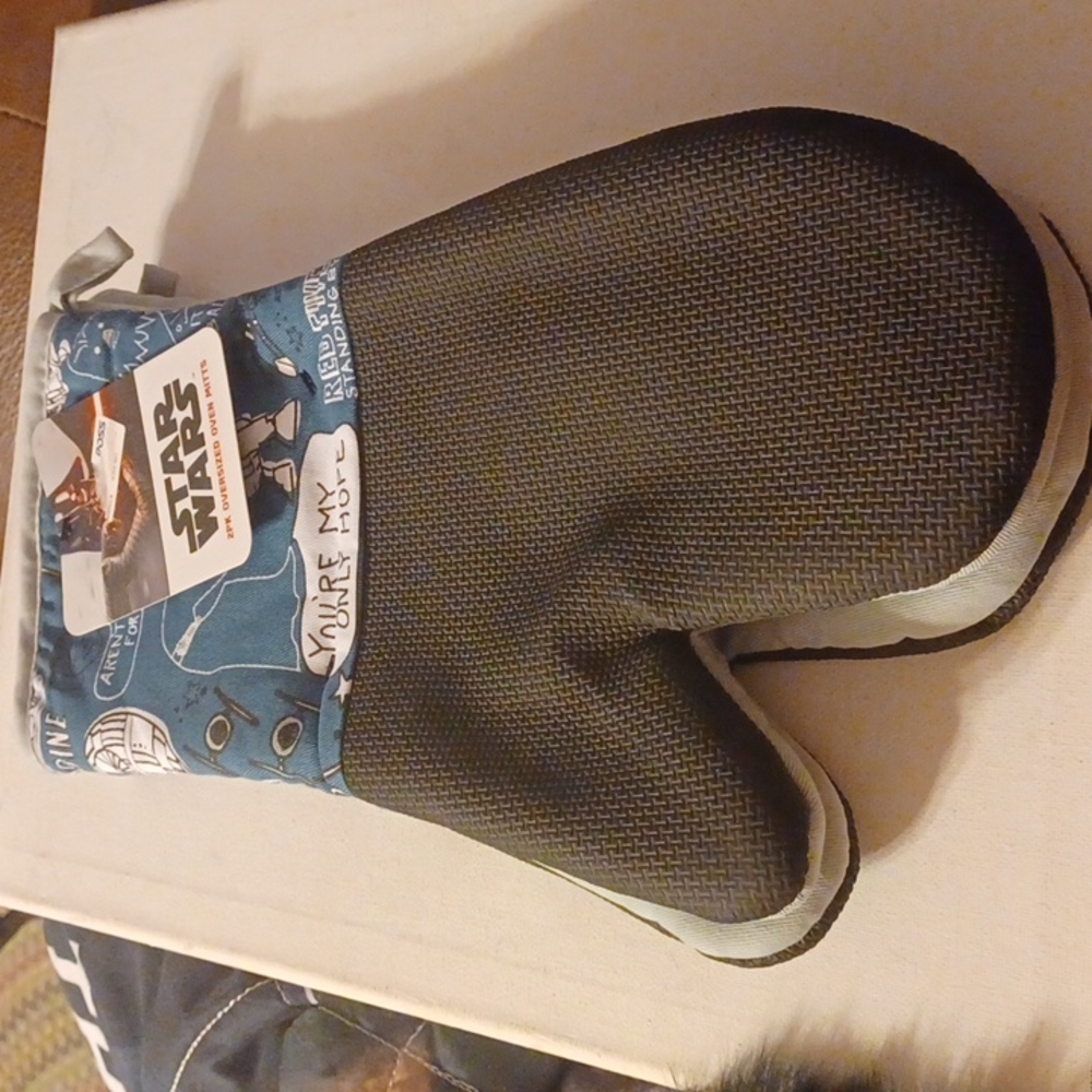 Star Wars 2pk Oversized Oven Mitts Princess Leia And R2D2 NWT